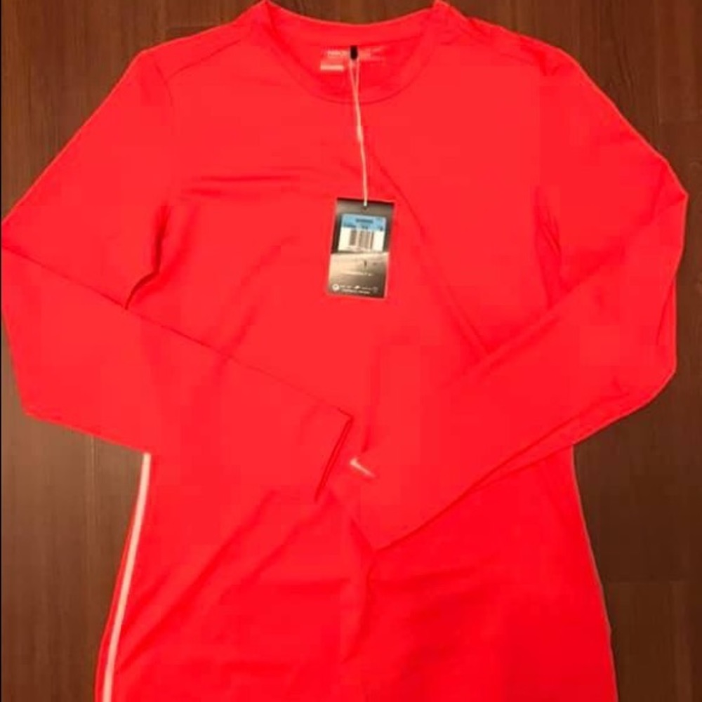 Women’s NIKE long sleeve shirt... NEW with tags!